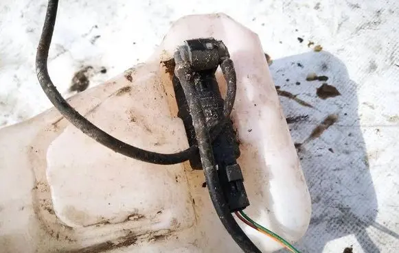 Renault Megane I Windscreen/windshield washer pump 7700431079 7700430702