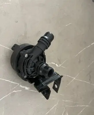 Opel Corsa F Water pump 9833874480