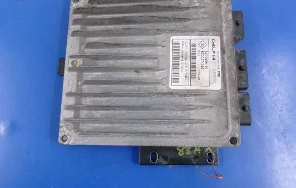 Nissan Almera Tino Engine control unit/module ECU 8200498183