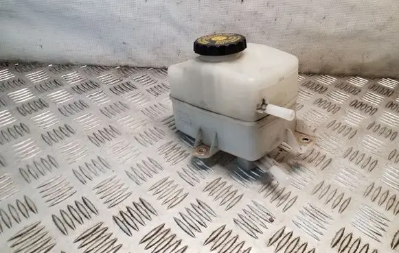 Lexus RX 450H Brake fluid reservoir 240400