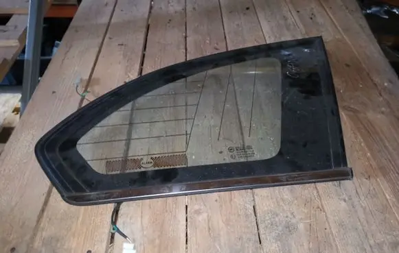 Chevrolet Captiva Rear side window