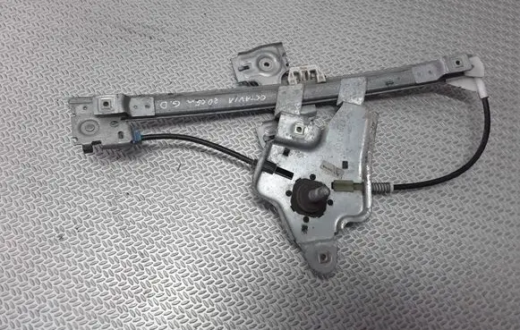 Rear door manual window regulator