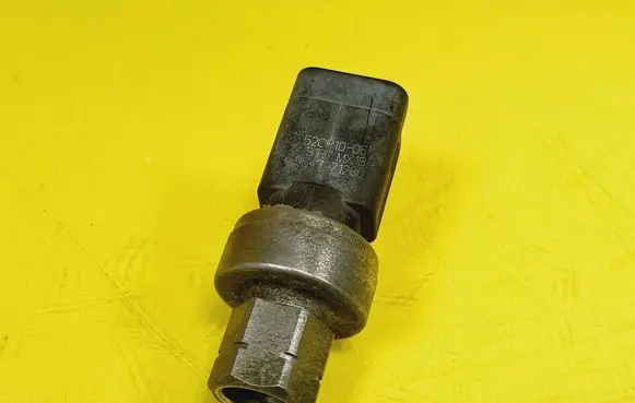 Peugeot 307 Air conditioning (A/C) pressure sensor 9647971280