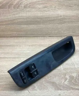 Volkswagen Golf IV Electric window control switch 1J3959857B F005S00071