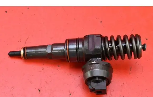 Volkswagen PASSAT B5.5 Fuel injector 038130073AR