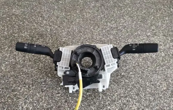Mazda 3 II Wiper turn signal indicator stalk/switch 17D682