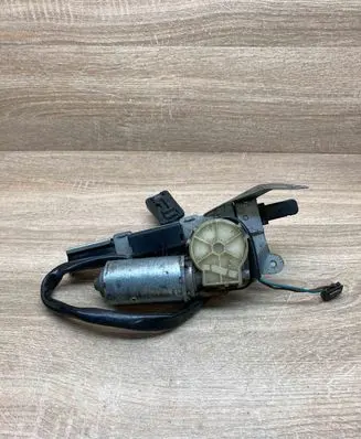 Mercedes-Benz E W124 Seat belt adjustment motor 1248206415 0095455328