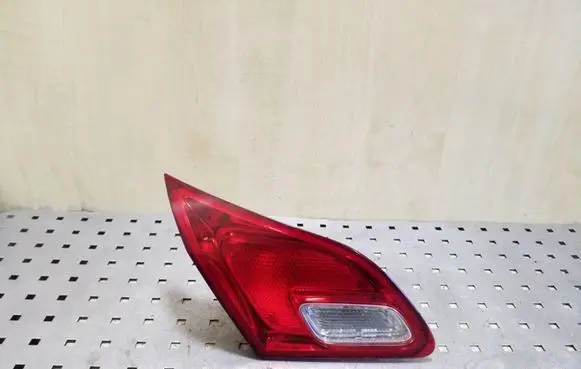 Opel Astra J Tailgate rear/tail lights 1090098
