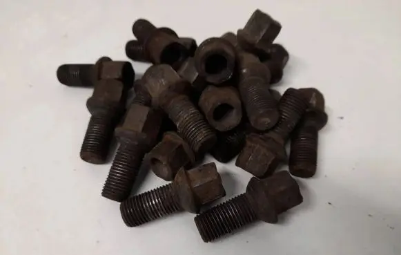 Volkswagen PASSAT B5 Nuts/bolts 