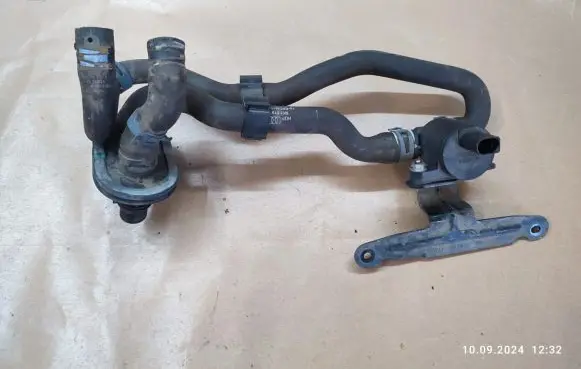 Audi A4 S4 B8 8K Engine coolant pipe/hose 4H0121671B