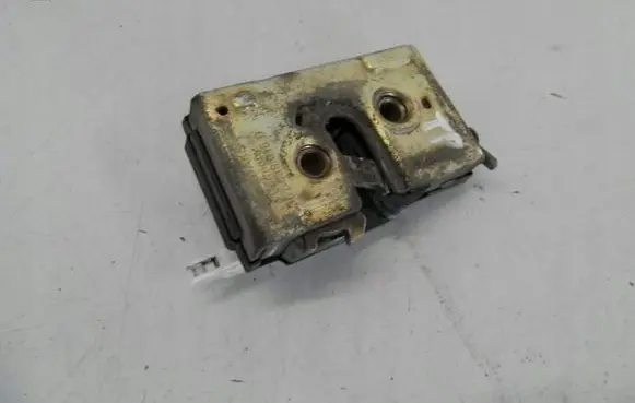 Volkswagen PASSAT B3 Rear door lock 357839016D