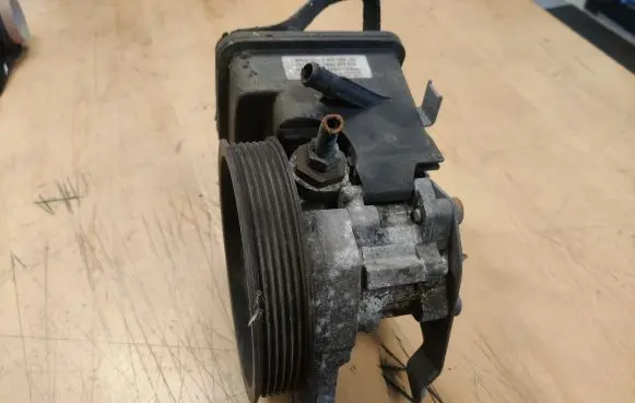 BMW X3 E83 Power steering pump 340519601