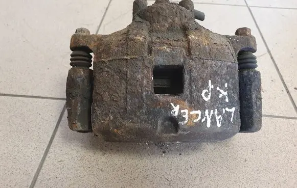 Front brake caliper