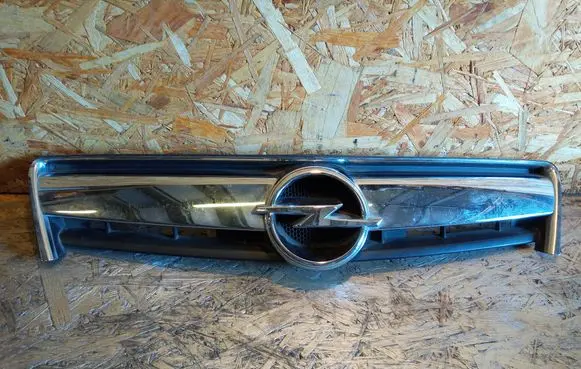 Opel Antara Front bumper upper radiator grill 96433328