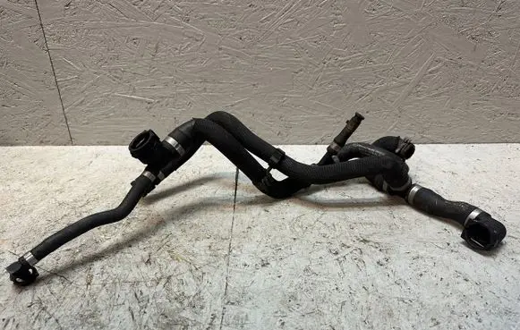 Mercedes-Benz CLS C218 X218 Engine coolant pipe/hose A2125016784 A2125016884
