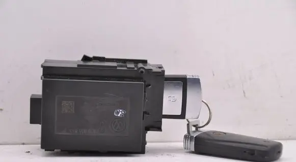 Volkswagen PASSAT B6 Ignition lock 3C0905843R