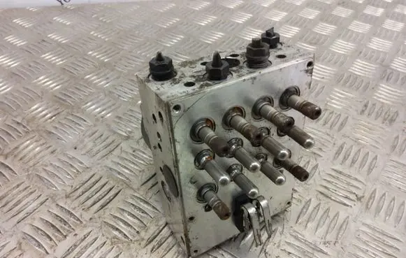 BMW 5 E39 ABS Pump 6757593