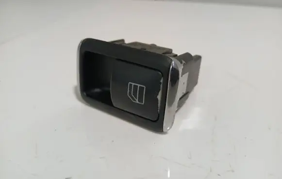 Mercedes-Benz C W204 Electric window control switch A2048700451 03139100