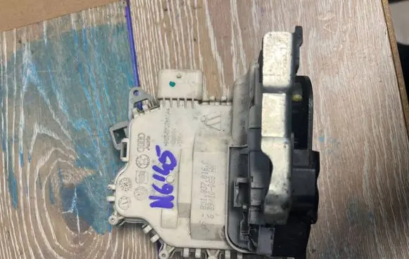 Audi A1 Front door lock 8J1837016C