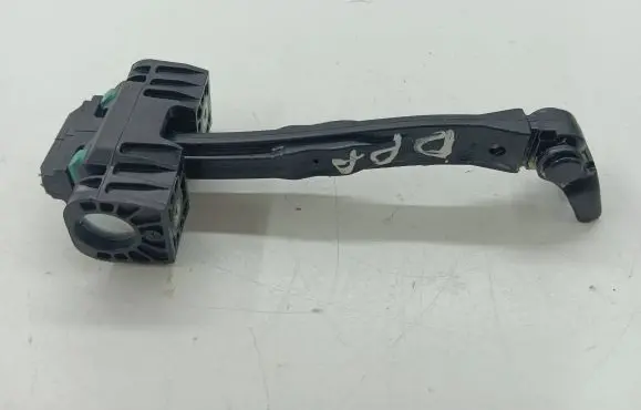 Volkswagen PASSAT B8 Front door check strap stopper