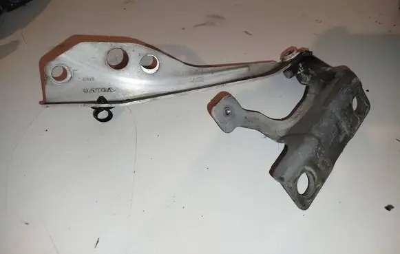 Engine bonnet/hood hinges