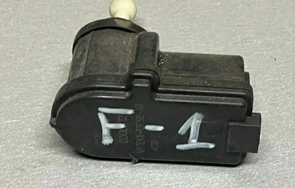Ford Fiesta Headlight level adjustment motor VP6KX13K198AB D00U12