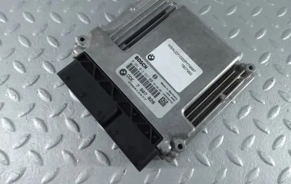 BMW 1 E81 E87 Engine control unit/module 7807828 7807962 0281013537