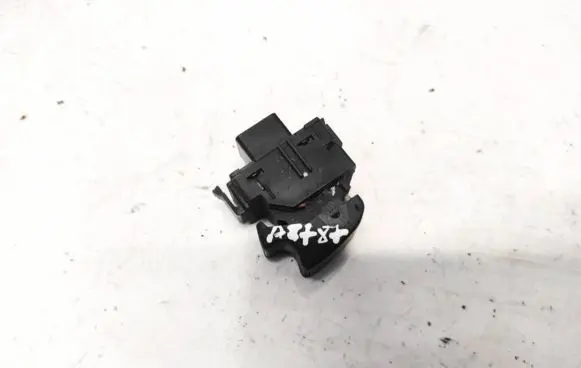 Toyota Corolla Verso AR10 Electric window control switch 37181a