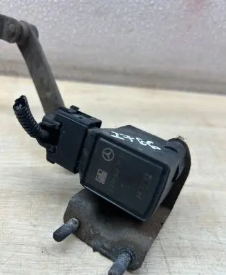 Mercedes-Benz E W211 Air suspension front height level sensor A0105427717