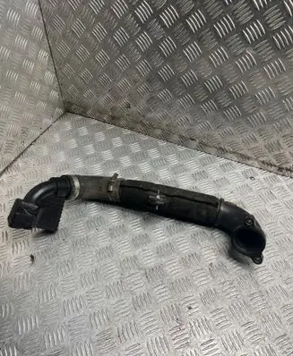 Audi A4 S4 B9 8W Turbo air intake inlet pipe/hose 04L131111N