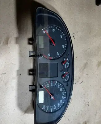 Volkswagen PASSAT B5 Speedometer (instrument cluster) 3B0920822A 110008961015