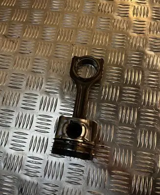 Ford Focus Piston with connecting rod