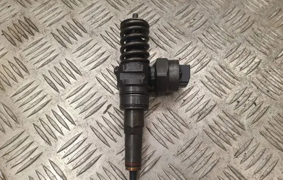 Seat Alhambra (Mk1) Fuel injector 038130073AC