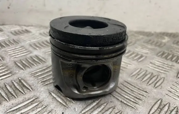 Mercedes-Benz E W211 Piston 0830923
