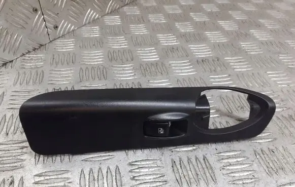 Chevrolet Rezzo Quarter vent window switch 96264409