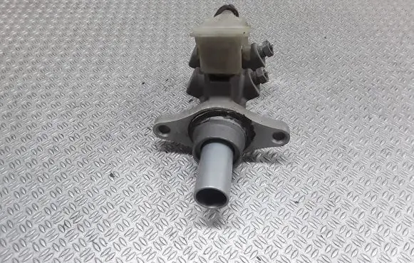 Master brake cylinder