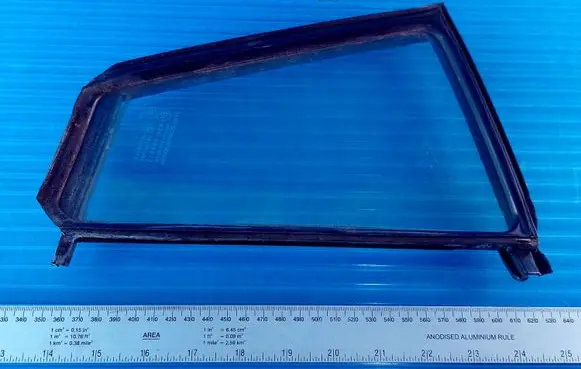 Mazda 3 I Rear vent window glass 43R008577 A001988