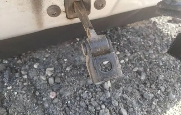 Skoda Octavia Mk2 (1Z) Rear door check strap stopper