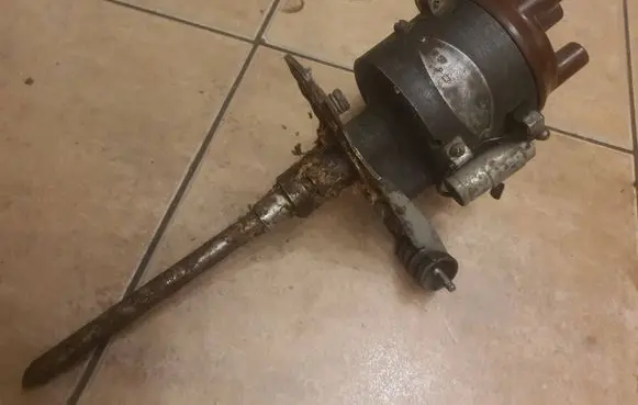 GAZ 21 Spark distributor 457p23