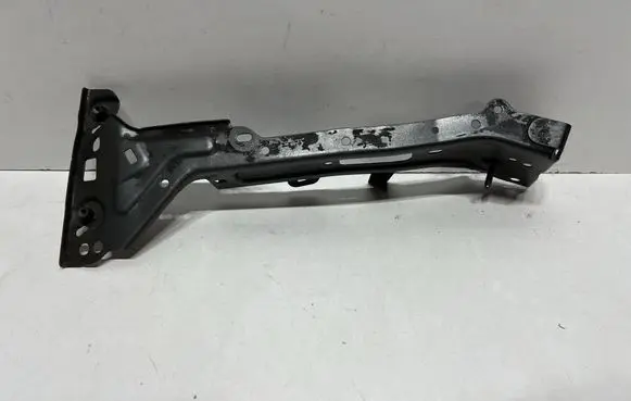Audi A4 S4 B9 8W Fender mounting bracket 8W0821136C