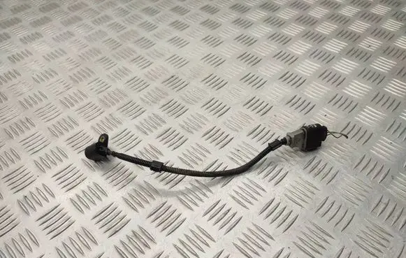 Volkswagen PASSAT B6 Crankshaft position sensor 9805940