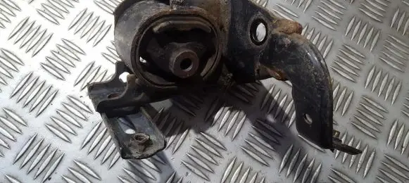 Toyota RAV 4 (XA20) Engine mount bracket