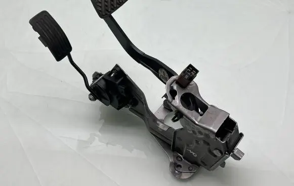 Nissan Qashqai Pedal assembly 46501BR06A 18002JD01D 18016JD000