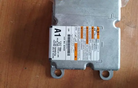 Toyota Avensis T270 Airbag control unit/module 233112105 8917005398
