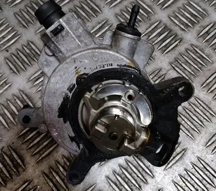 Ford Focus Vacuum pump CM5G2A451GA