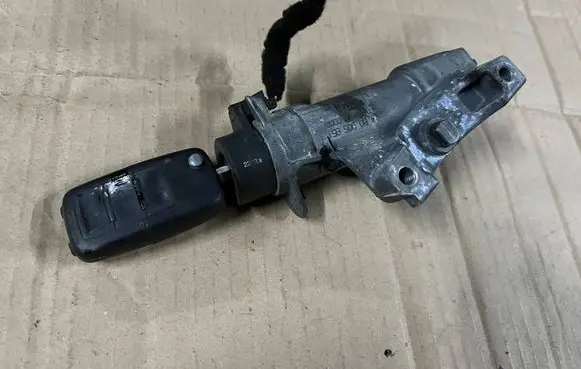 Volkswagen PASSAT B5.5 Ignition lock 4B0905851