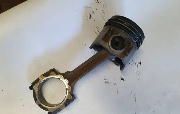 Nissan X-Trail T30 Piston with connecting rod NOCODE