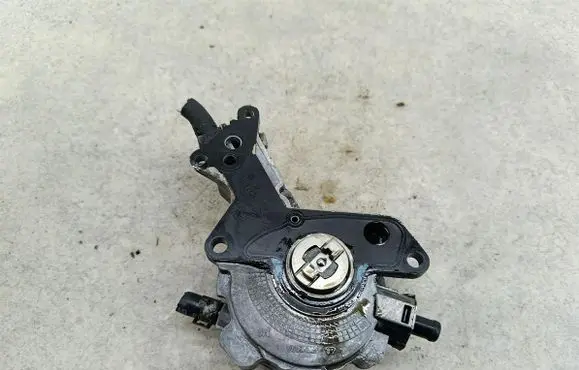 Volkswagen Golf Plus Vacuum pump 038145209H