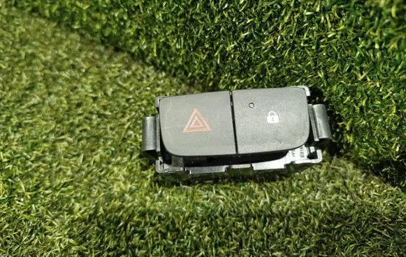 Renault Trafic III (X82) Hazard light switch 252100622R 252100622RA