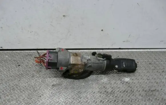 Volkswagen Polo Ignition lock 4B0905851N
